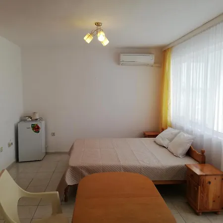 Panorama-Apartmany Chantall,Morski Zvuci 58,Ravda *